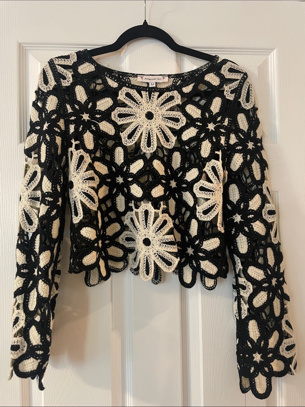 *BRAND NEW* Black & Cream Floral Crochet Crop Top